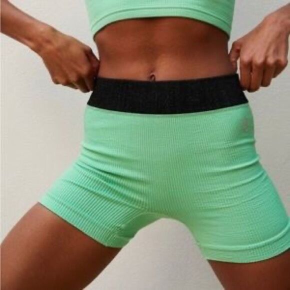 NWT Free People Movement Seamless Shorts in Fresh Cut M/L - Picture 5 of 7